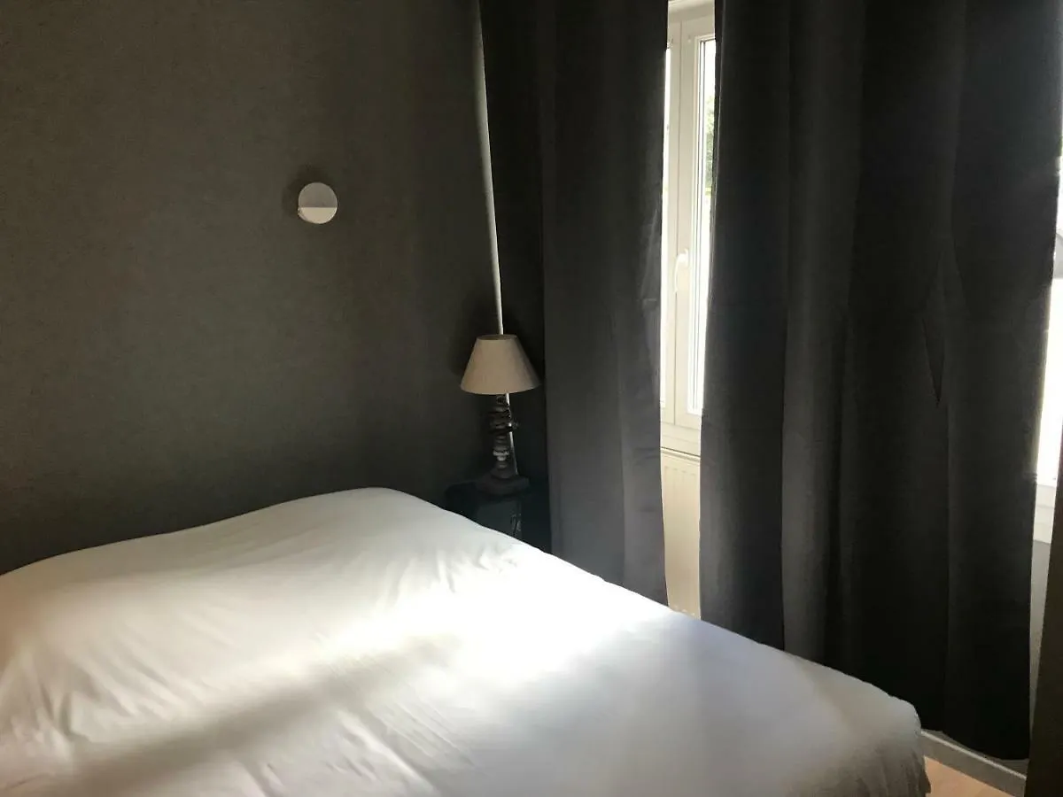 Hotel Des Iles Theix 2*,